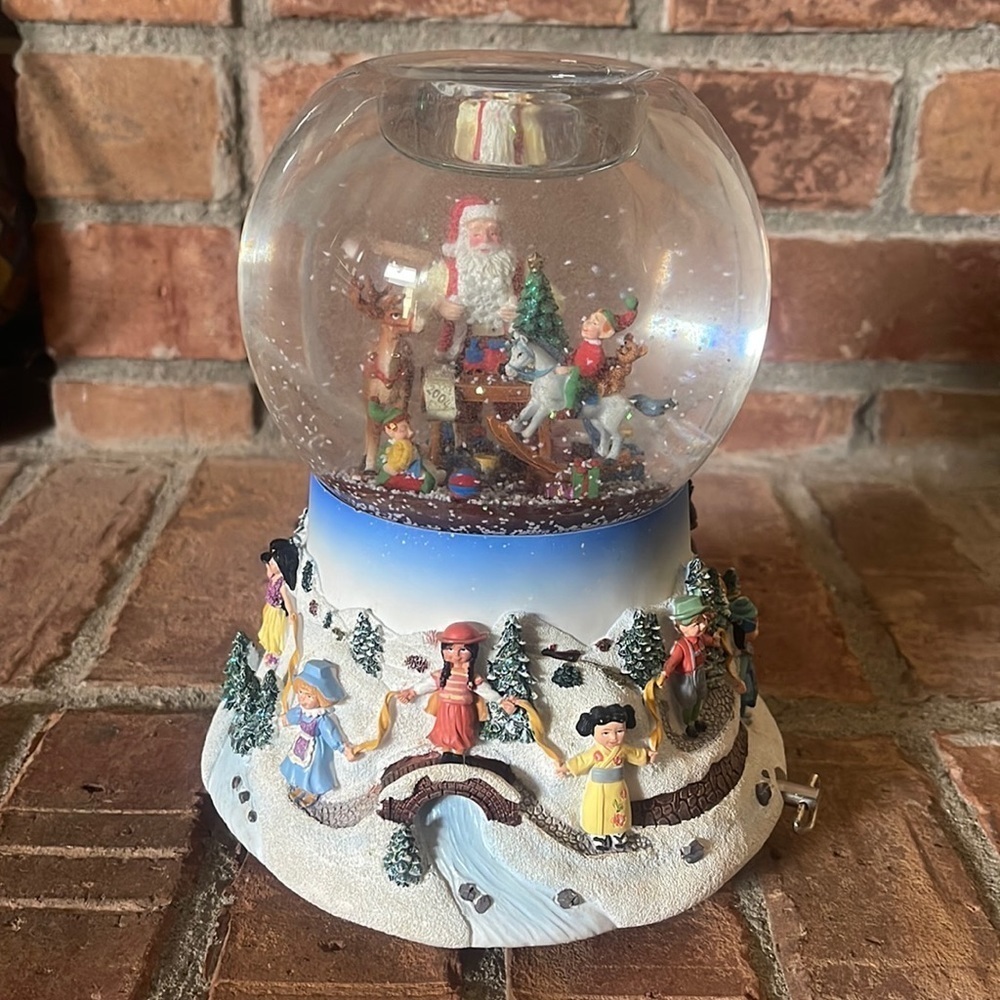 PartyLite 2004 Tealight Snowglobe "Santa at His Shop"
